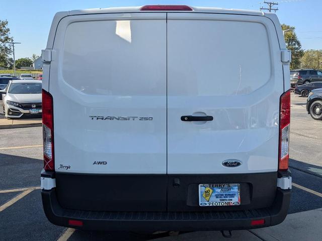 2023 ford transit-250 base