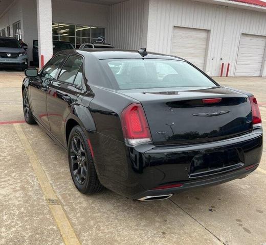 2022 chrysler 300 touring l
