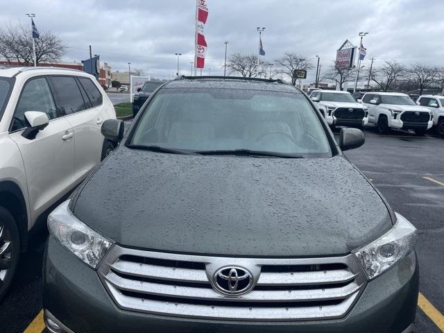 2013 toyota highlander base plus