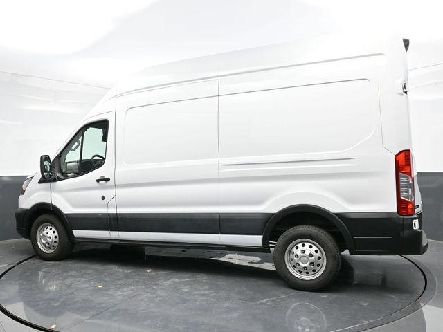 2022 ford transit-250 base