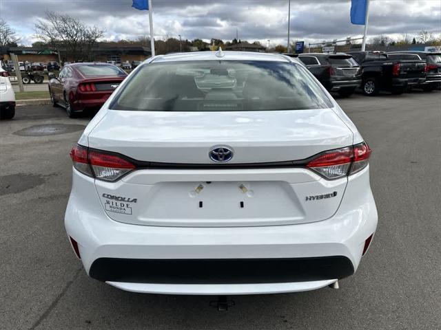 2022 toyota corolla hybrid le