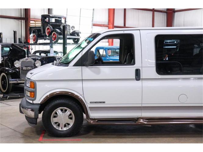2001 gmc savana in kentwood, michigan