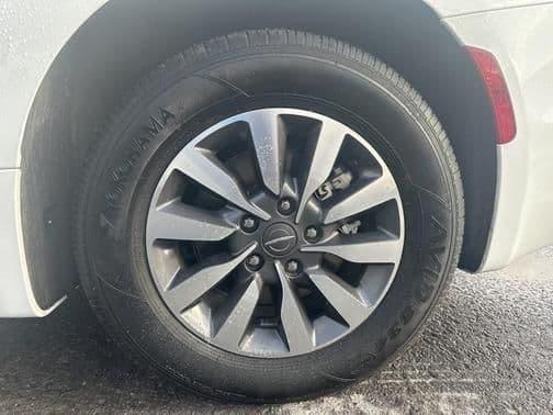 2023 chrysler pacifica hybrid limited in glen park, new york