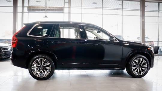 2022 volvo xc90 t6 momentum 7-passenger
