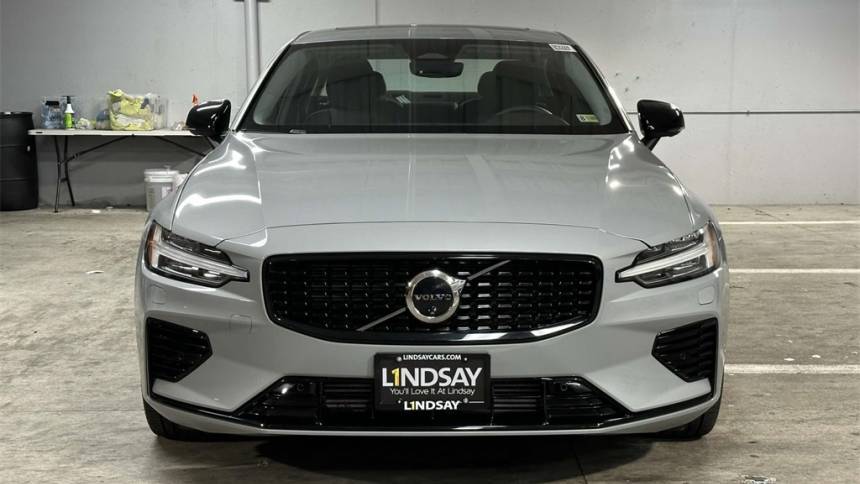 2024 volvo s60 recharge t8 plus dark theme