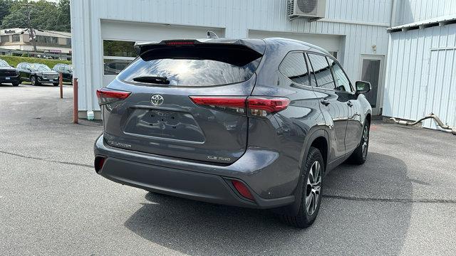 2021 toyota highlander xle