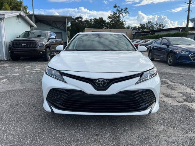 2019 toyota camry hybrid se