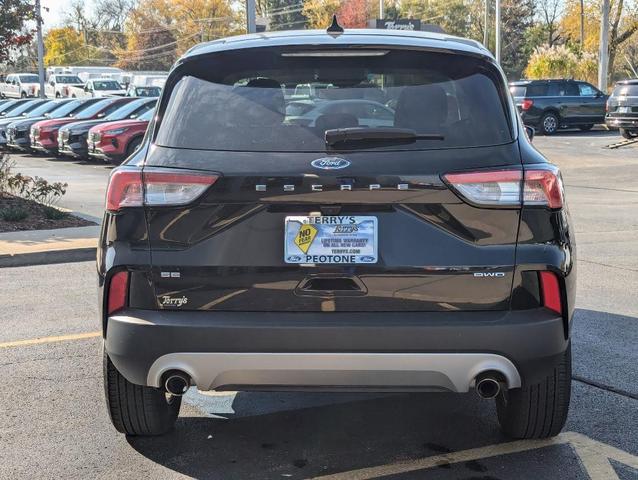 2022 ford escape se