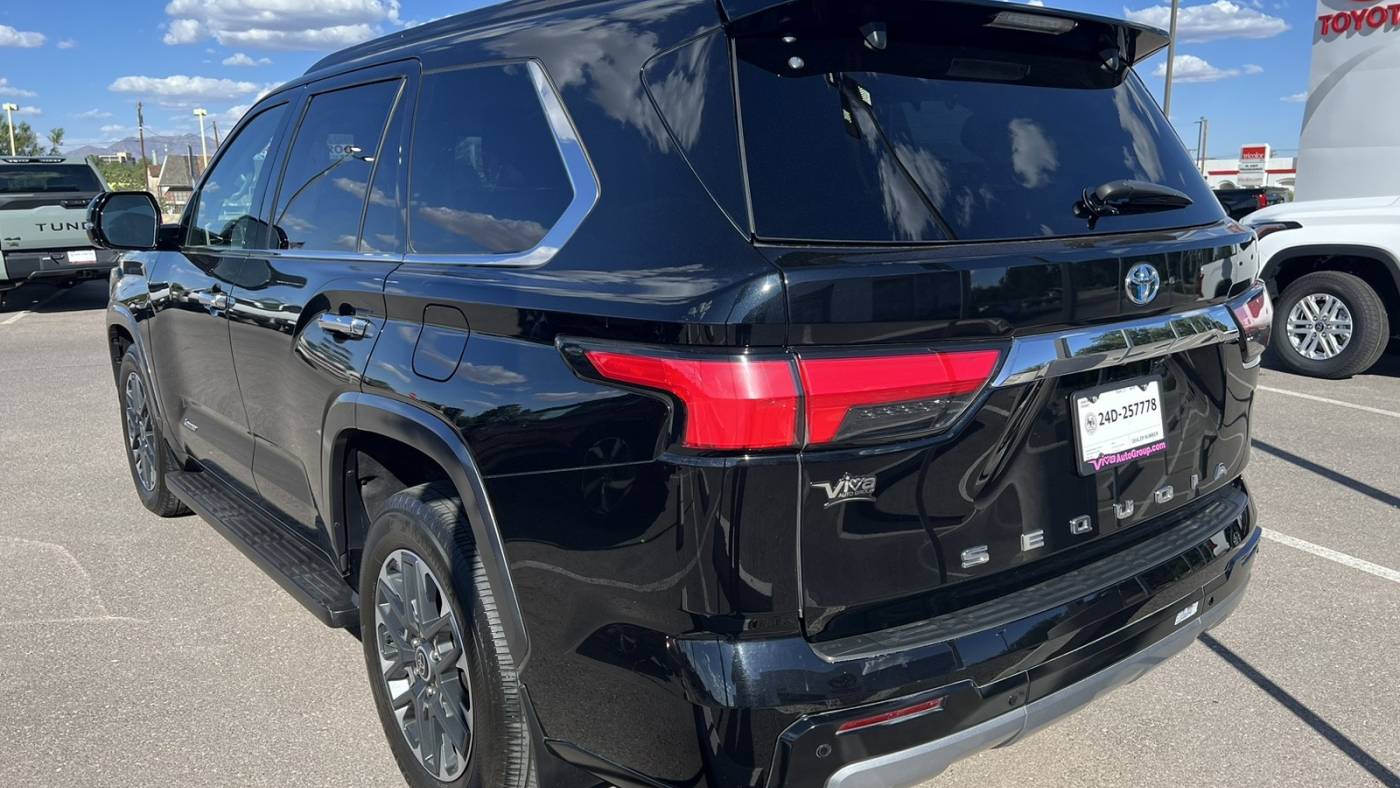 2023 toyota sequoia sr5