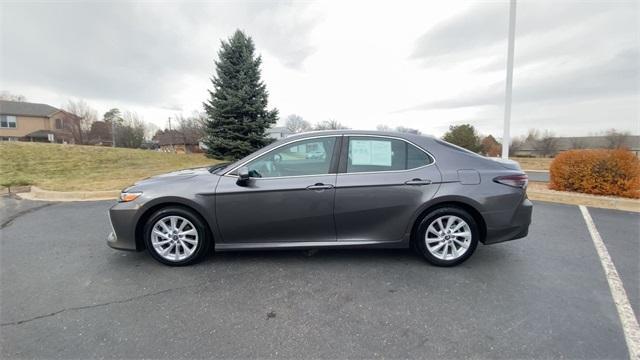 2021 toyota camry le