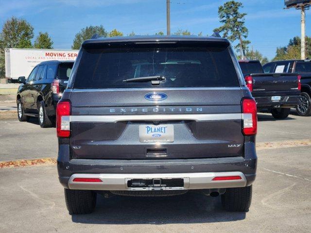 2022 ford expedition max xlt