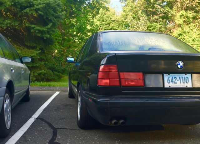 clean black on black 5 speed e34 bmw 525i m50 engine