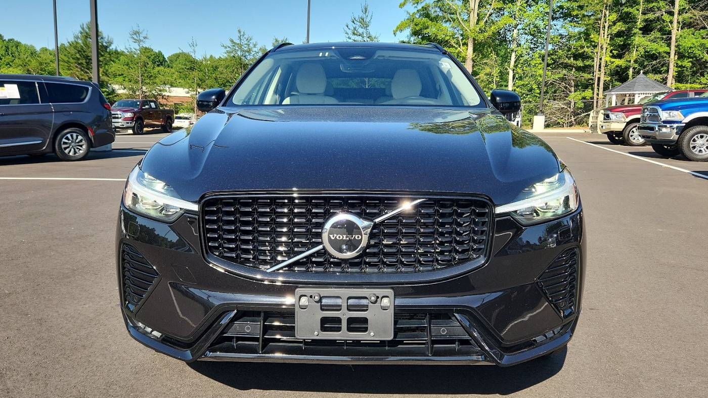 2023 volvo xc60 b5 plus dark theme