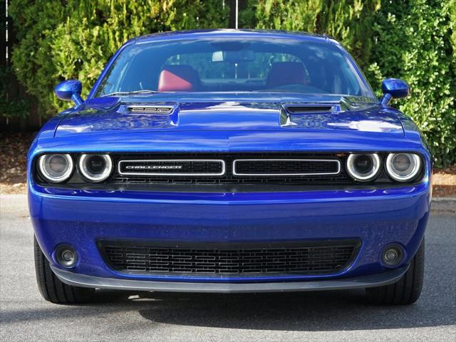 2021 dodge challenger sxt
