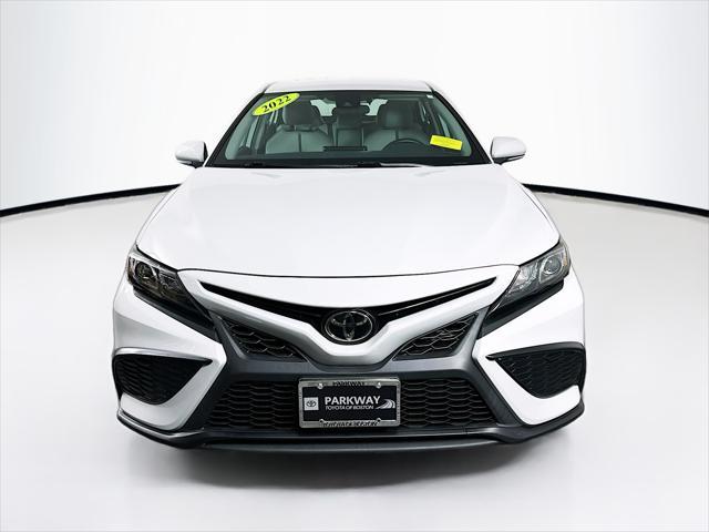 2022 toyota camry se