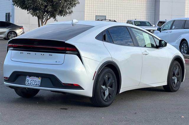 2024 toyota prius le