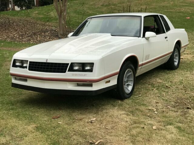 1987 chevrolet monte carlo, white with 99860 miles available now!
