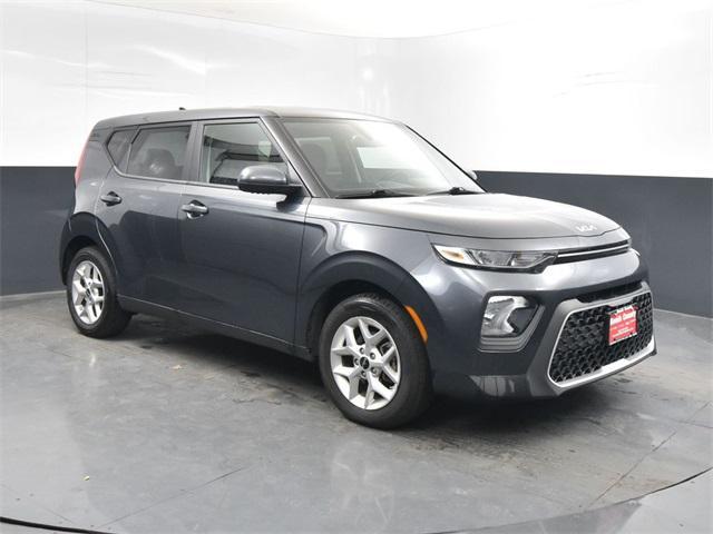 2022 kia soul lx
