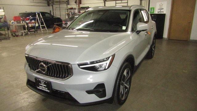 2024 volvo xc40 b5 plus bright theme