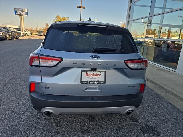 2022 ford escape se