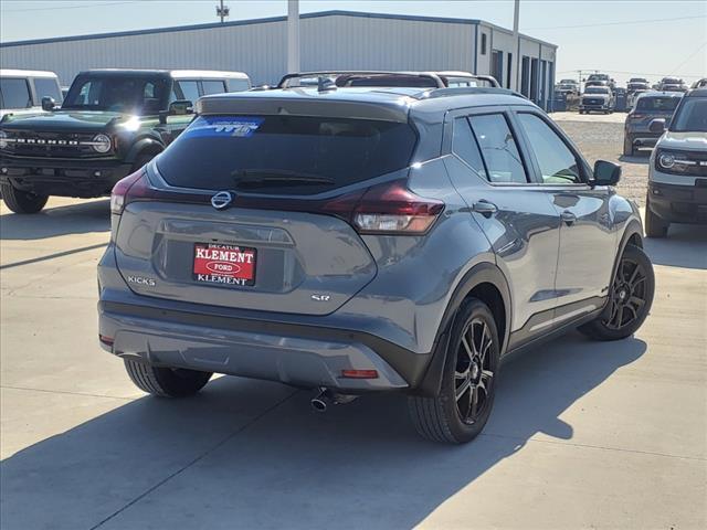 2021 nissan kicks sr