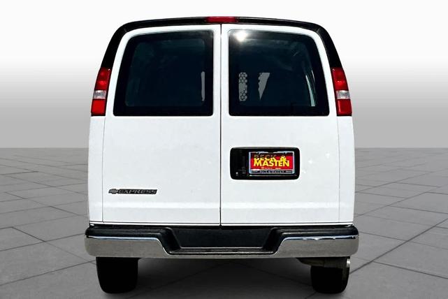 2022 chevrolet express 2500 work van