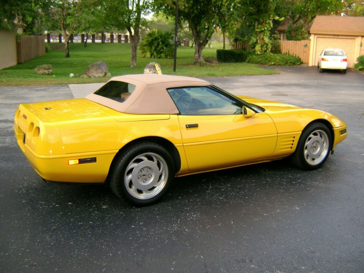 1993 corv. conv. - rare ylw. ( 1 of 157 ) beige - 10000 mi. - 100% orig. & mint