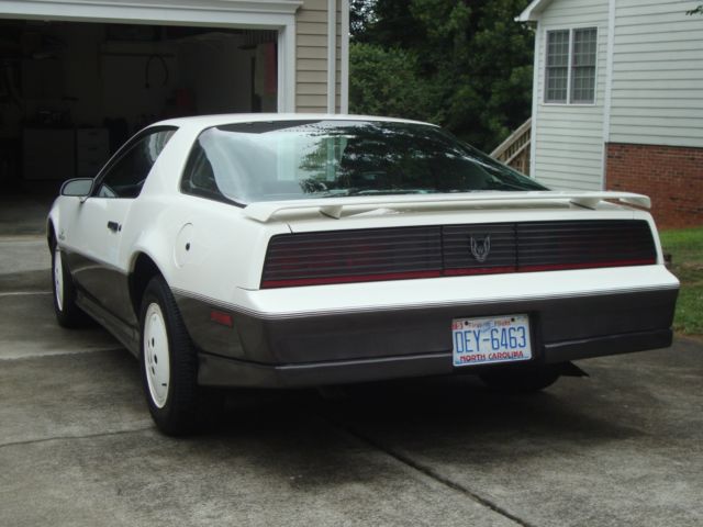 1983 pontiac trans am - 25th anniversary daytona 500 - hard top !