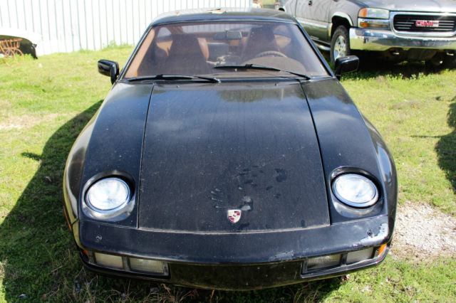 1977 porsche 928 w/55k miles. engine flooded w/gas. new gas line, fuel regulator