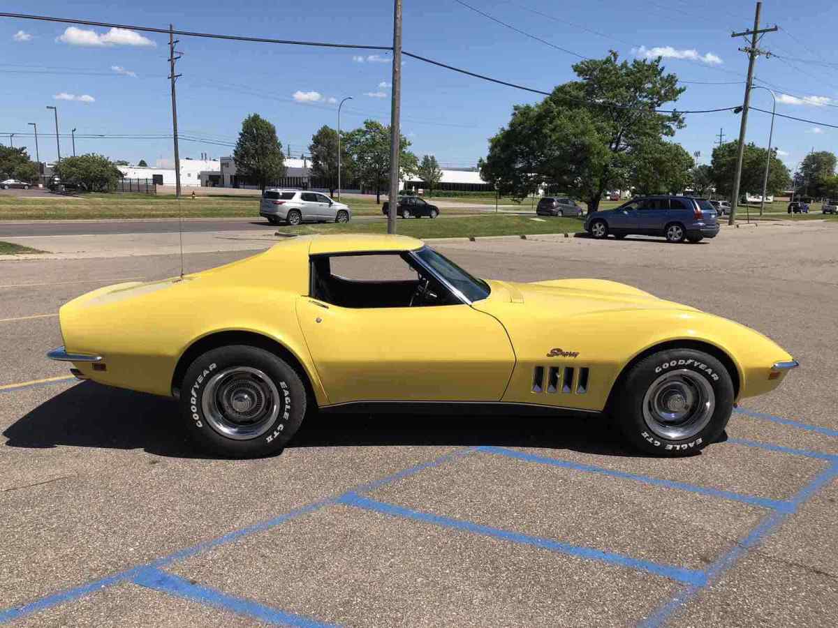 1969 chevrolet corvette sportscar yellow rwd automatic