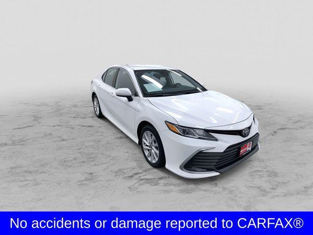 2024 toyota camry le