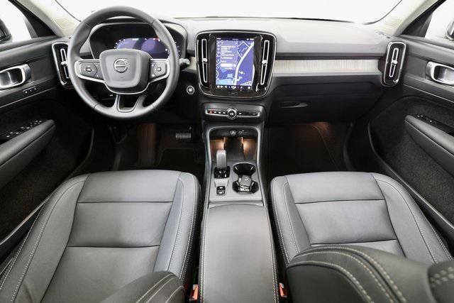 2024 volvo xc40 b5 core bright theme