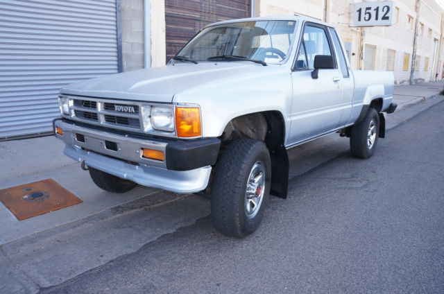 1988 toyota 4x4 pickup. 22r-e, extended cab, 54k original miles one owner!