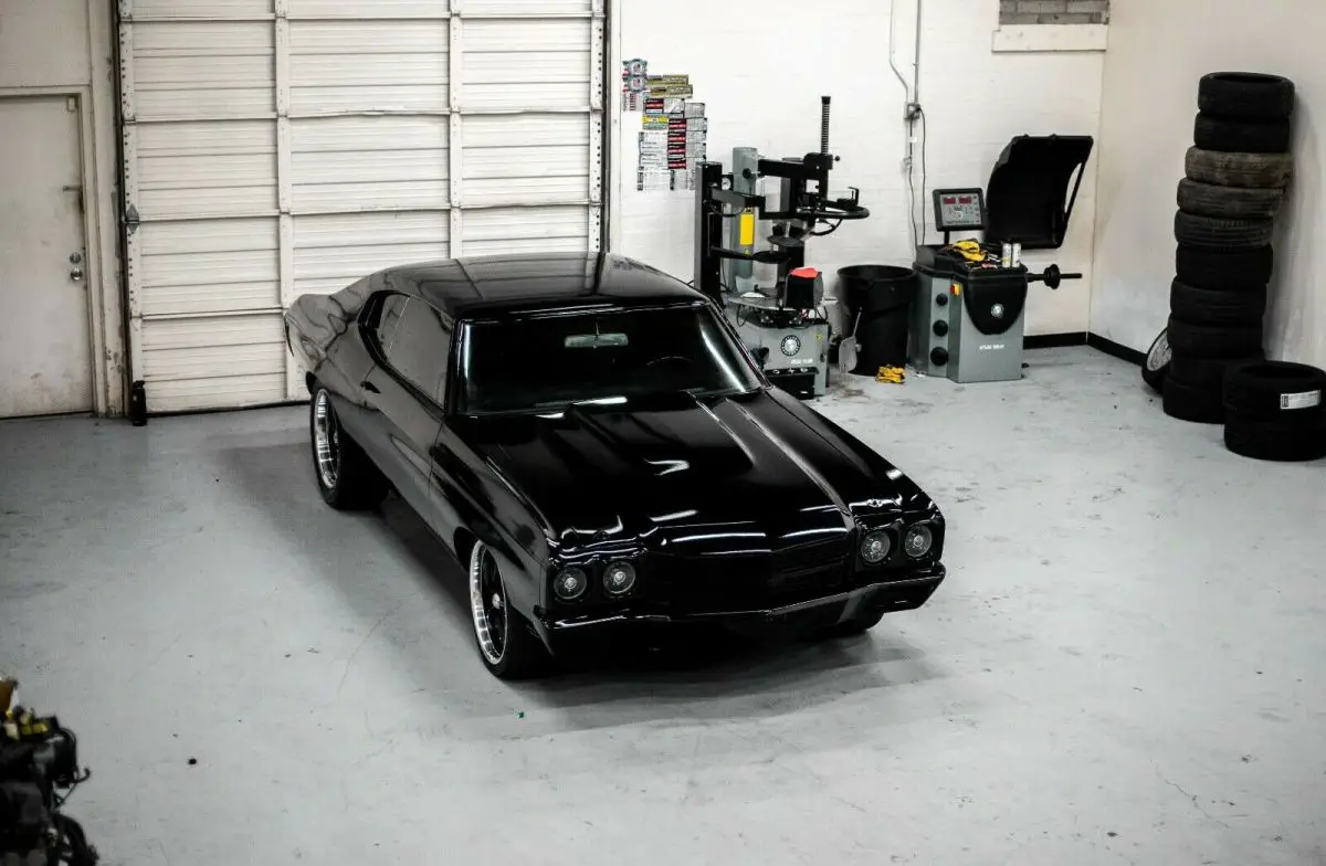 super clean & low miles restomod w/rare factory a/c, ps & pro touring options