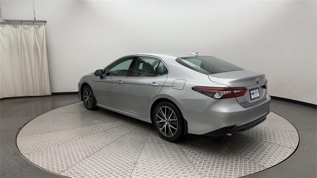 2022 toyota camry xle hybrid