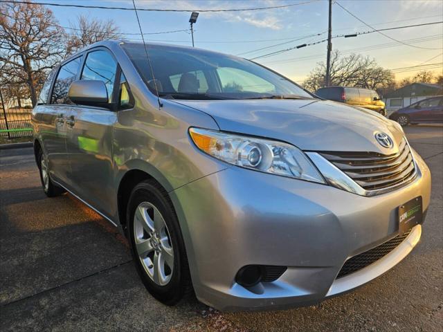 2014 toyota sienna le