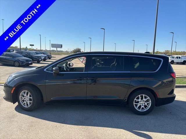 2022 chrysler voyager lx