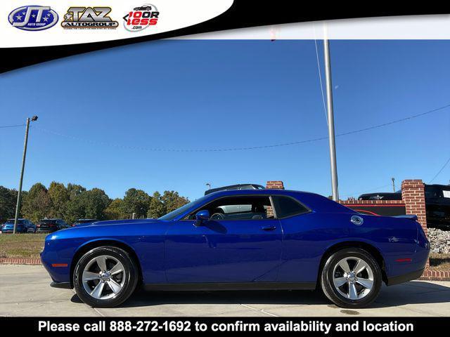 2022 dodge challenger sxt