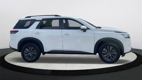 2022 nissan pathfinder sv