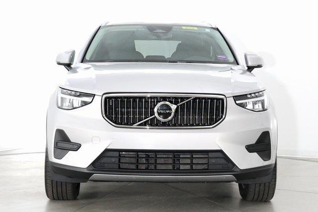 2024 volvo xc40 b5 core bright theme