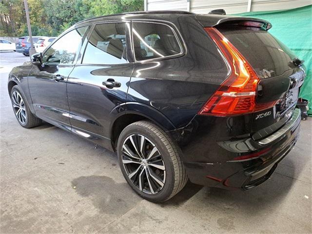 2023 volvo xc60 b5 plus dark theme