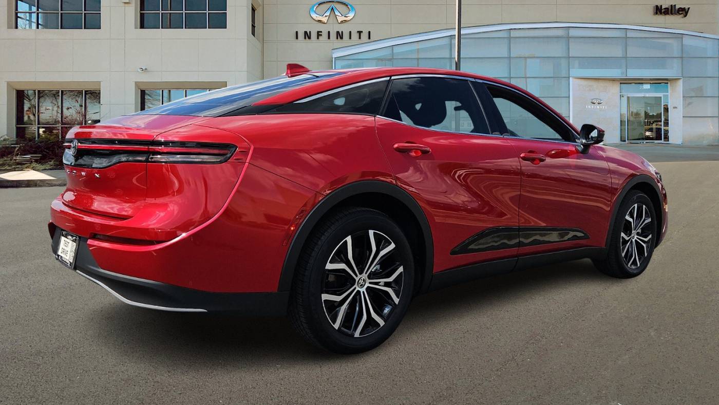 2023 toyota crown xle