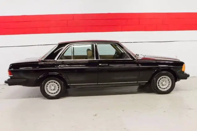 1982 mercedes-benz 300-class 300d 4dr turbodiesel sedan automatic 4-speed rwd i5