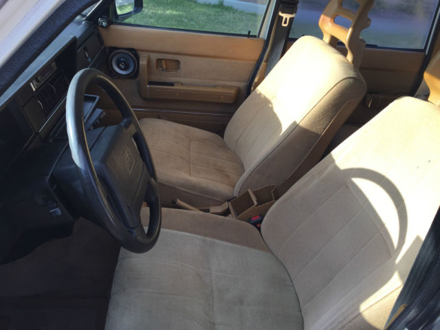 1991 volvo 240 base wagon 4-door 2.3l