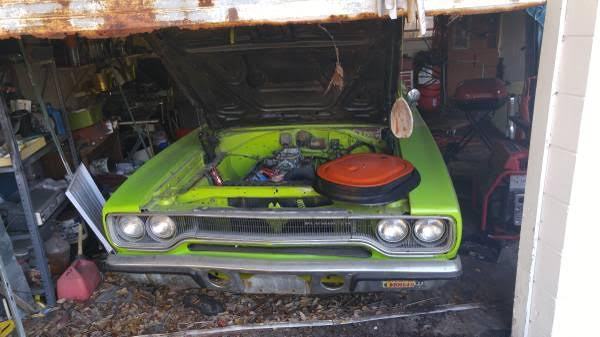 1970 plymouth roadrunner with a 440 6 pack 4 speed