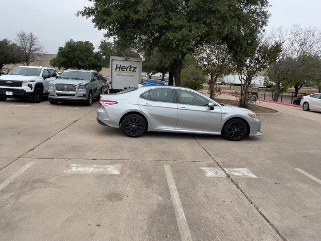 2020 toyota camry le