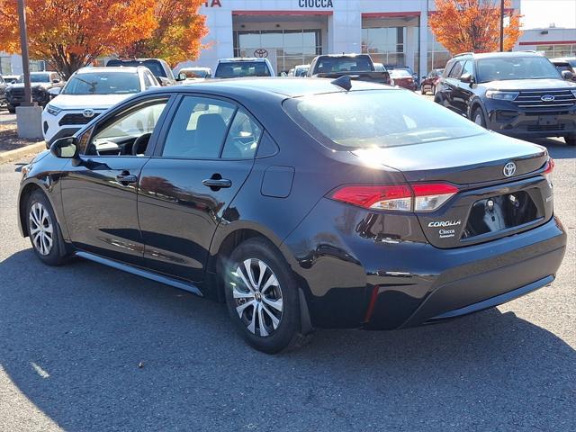 2022 toyota corolla hybrid le
