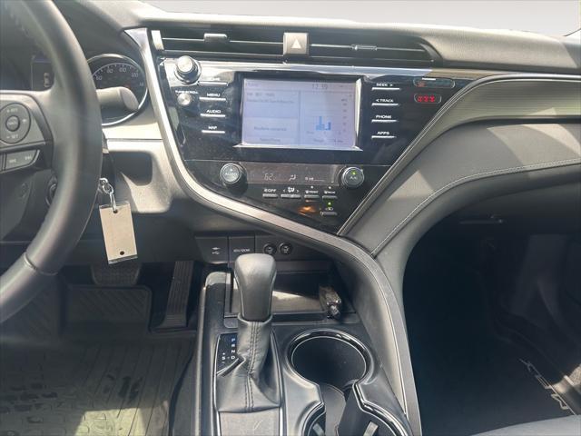 2019 toyota camry le