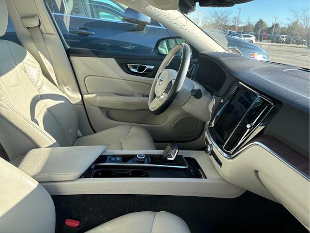 2022 volvo s60 b5 momentum