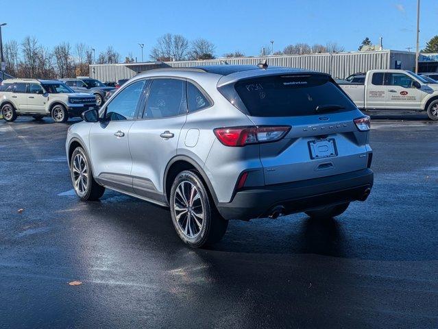 2022 ford escape se